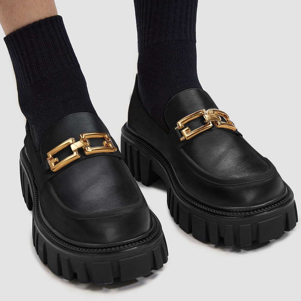 Lattelier leather loafers with chain